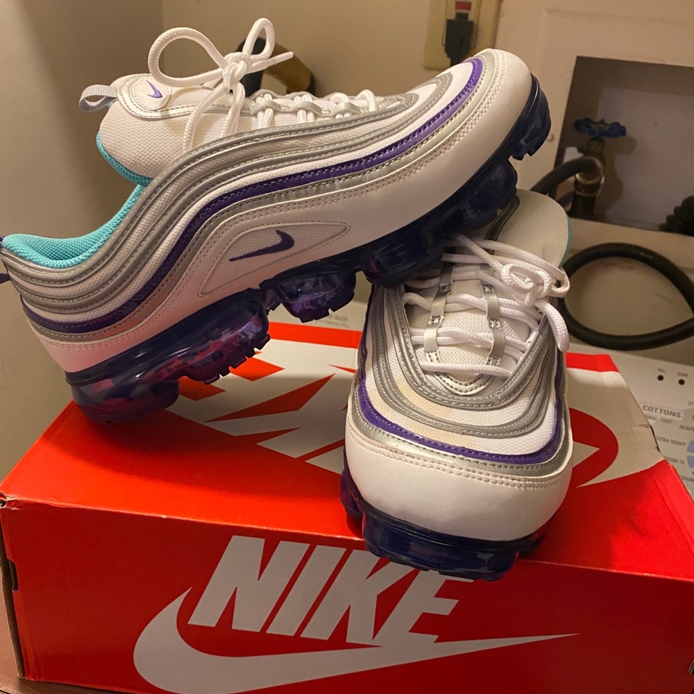 Vapor max Varsity Purple